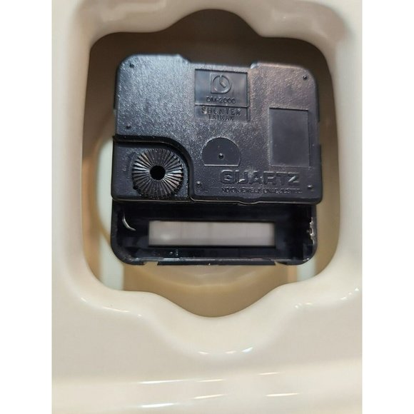 Vtg Retro Decorative Mantel/Desk/Carriage Quartz Clock Cream with Gold Accents - Picture 8 of 11